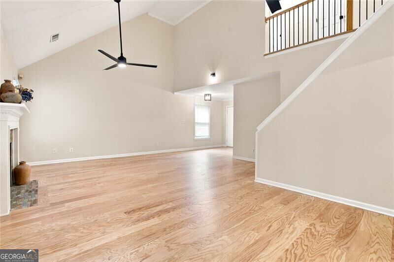 5527 Bridge Pointe Drive Property Photo 8