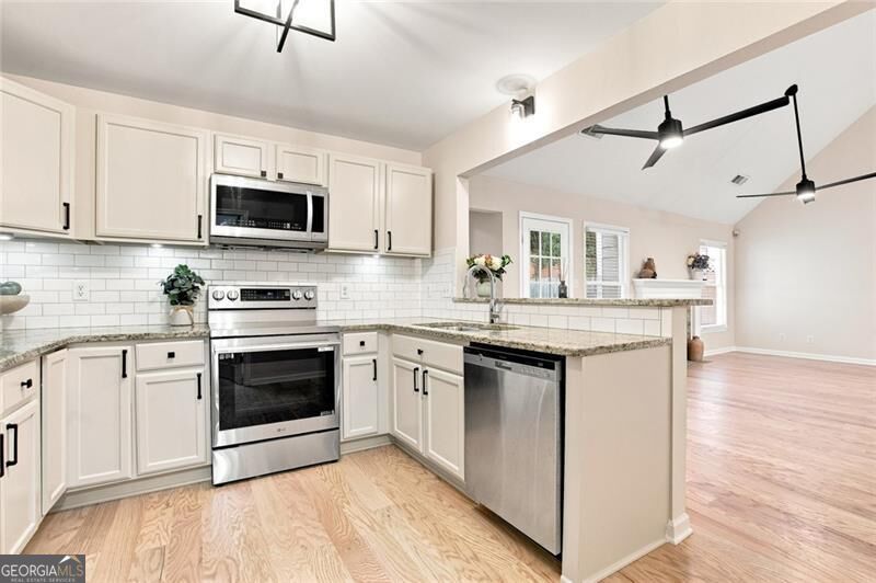 5527 Bridge Pointe Drive Property Photo 12