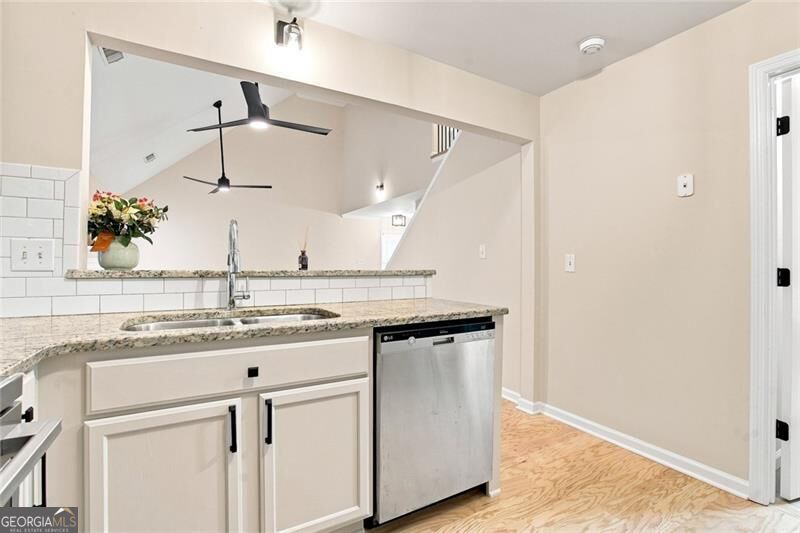 5527 Bridge Pointe Drive Property Photo 14