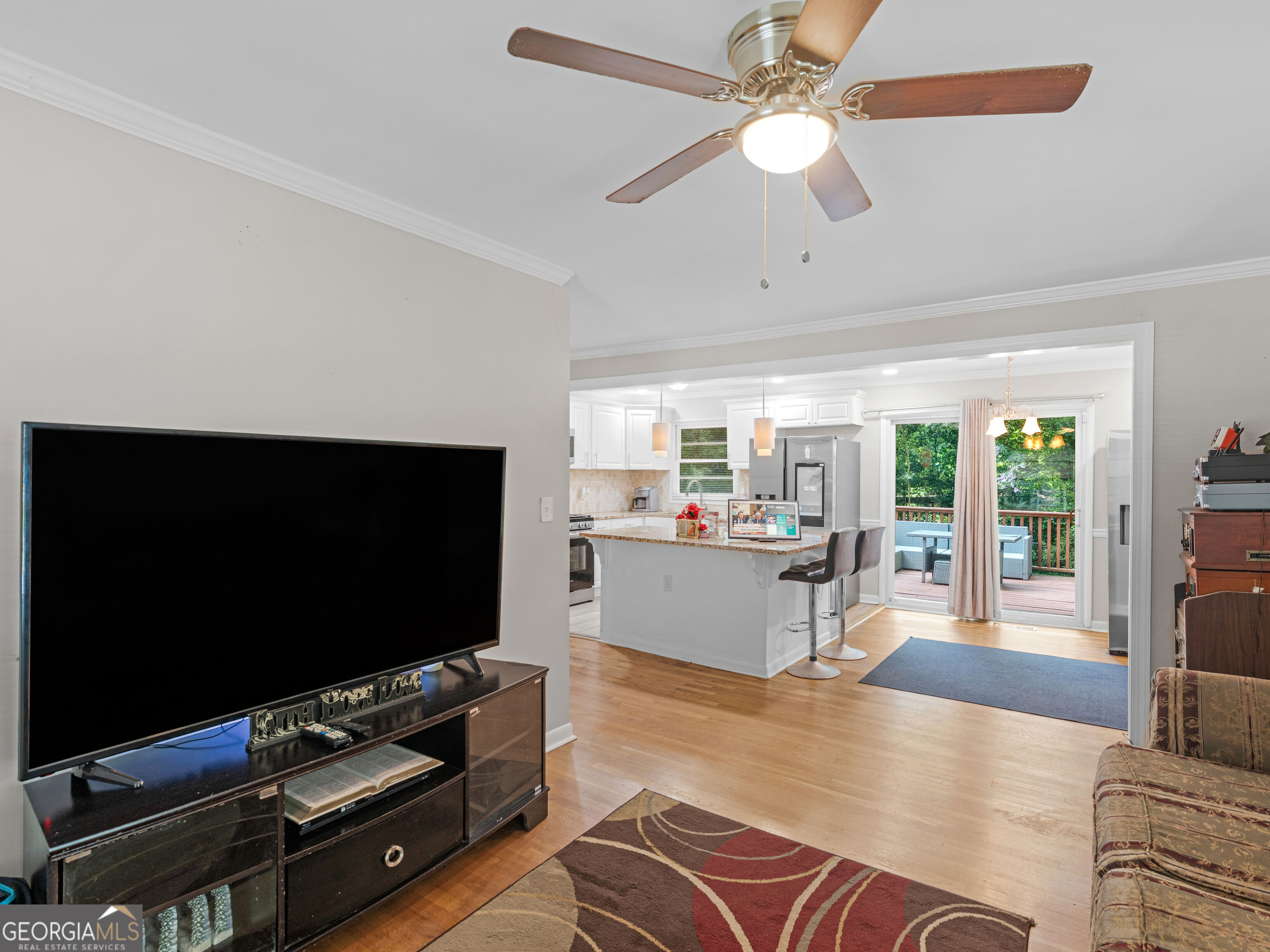1607 Hillview Avenue Property Photo 1