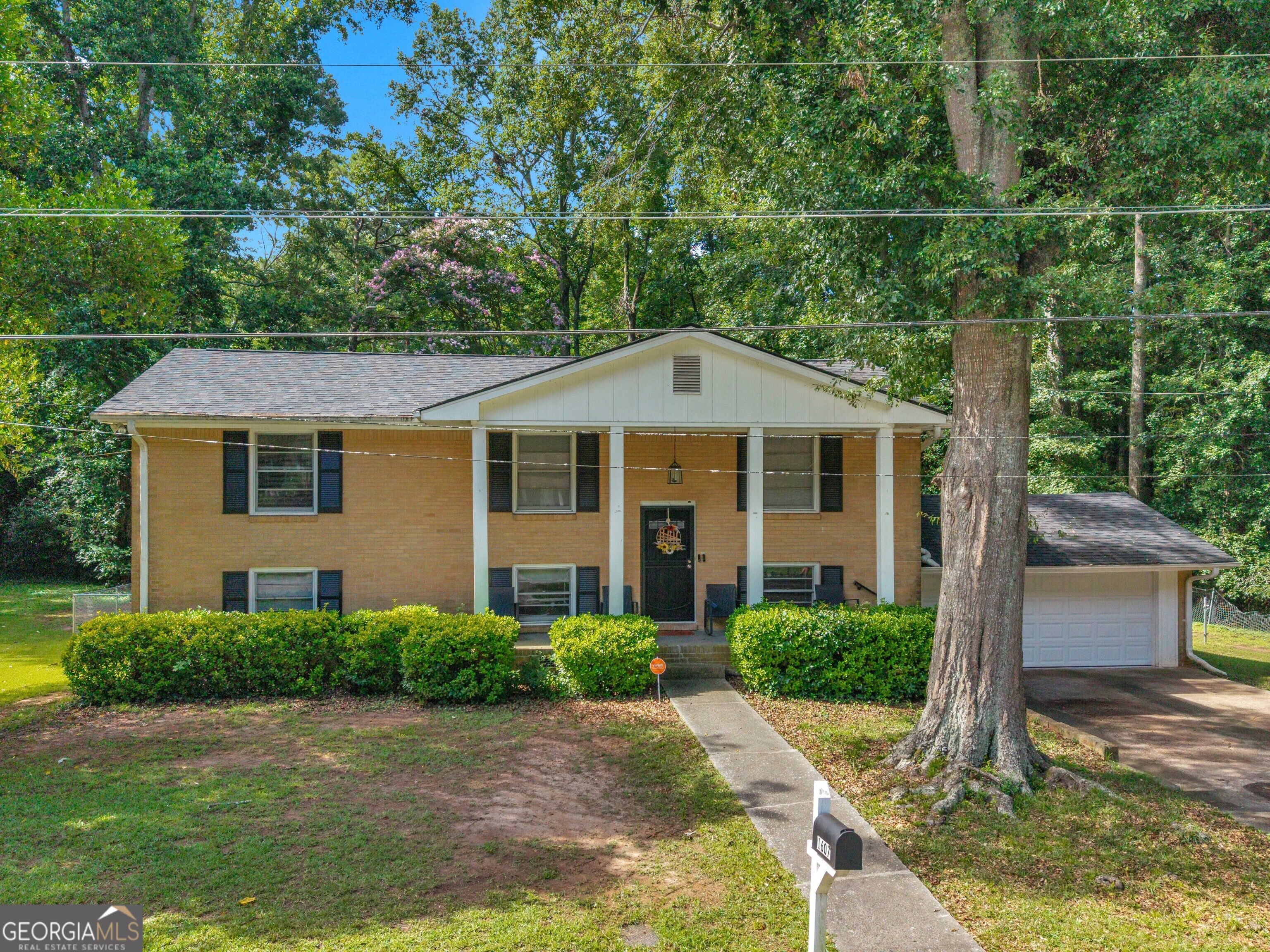 1607 Hillview Avenue Property Photo 3