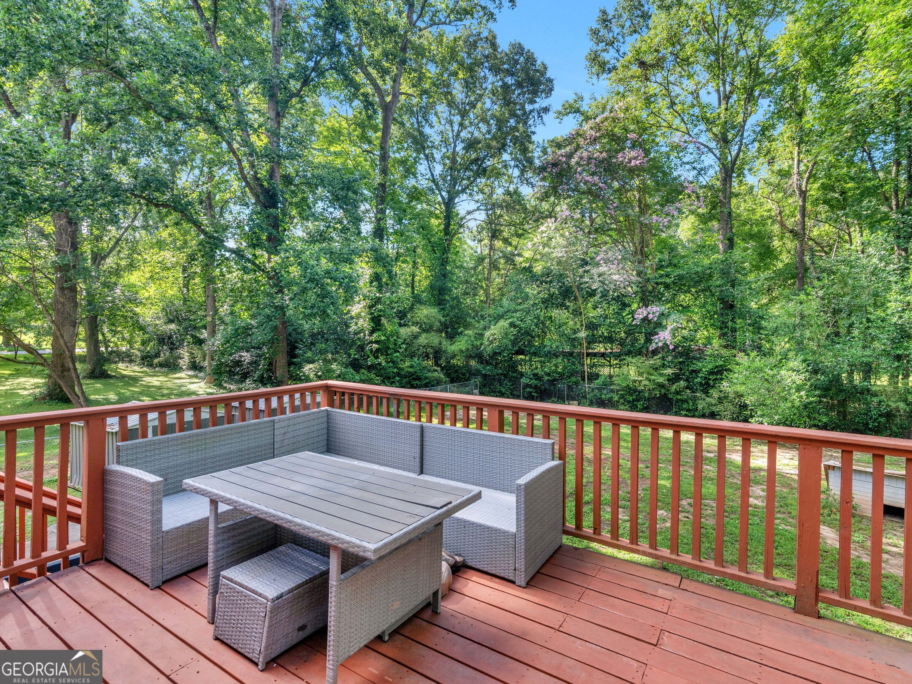 1607 Hillview Avenue Property Photo 4