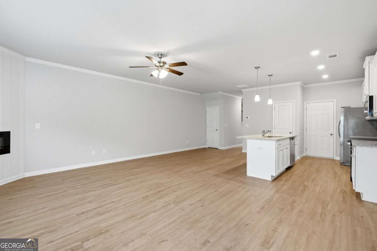 5350 Fox Den Road Property Photo 5