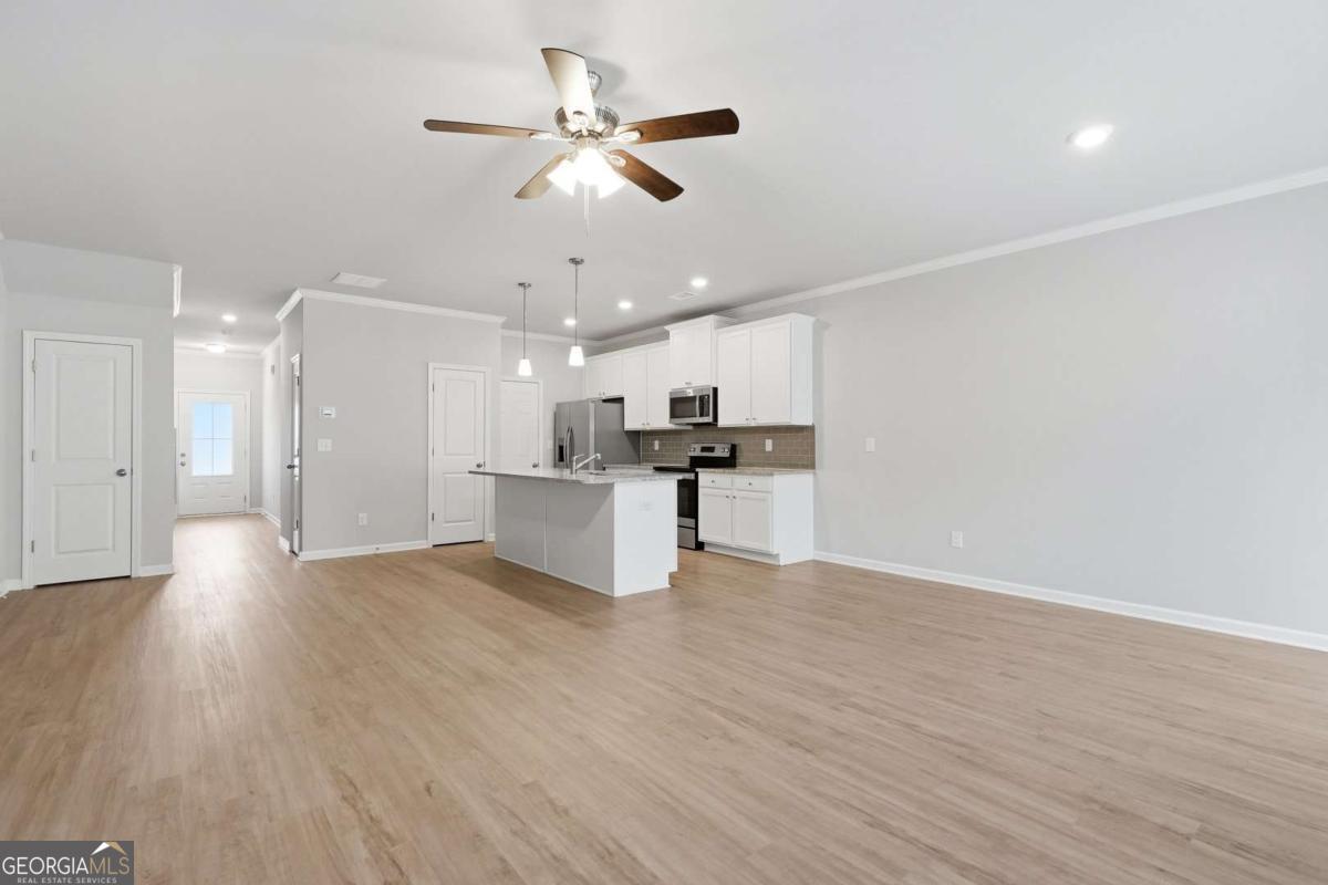 5350 Fox Den Road Property Photo 6