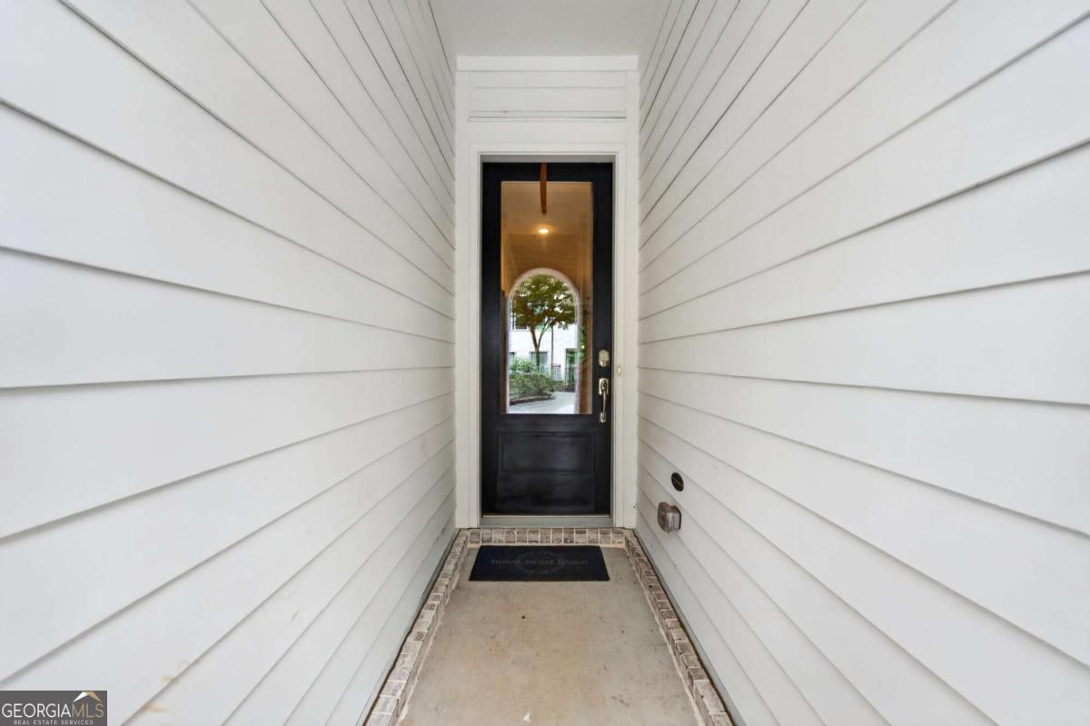 945 Kenway Avenue Property Photo 8