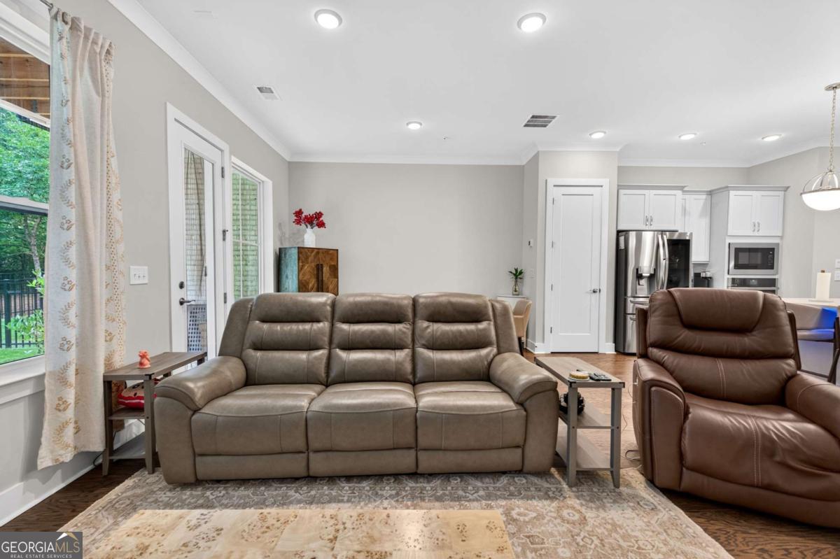 945 Kenway Avenue Property Photo 11