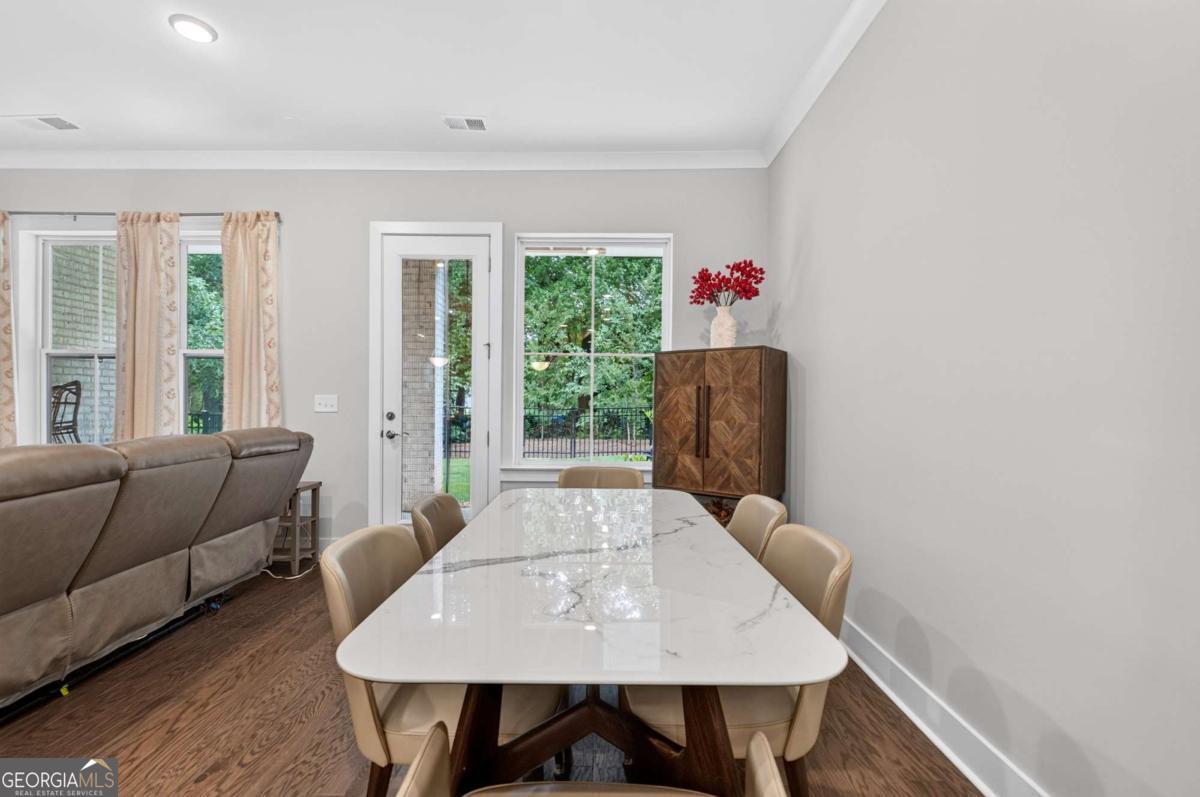 945 Kenway Avenue Property Photo 16