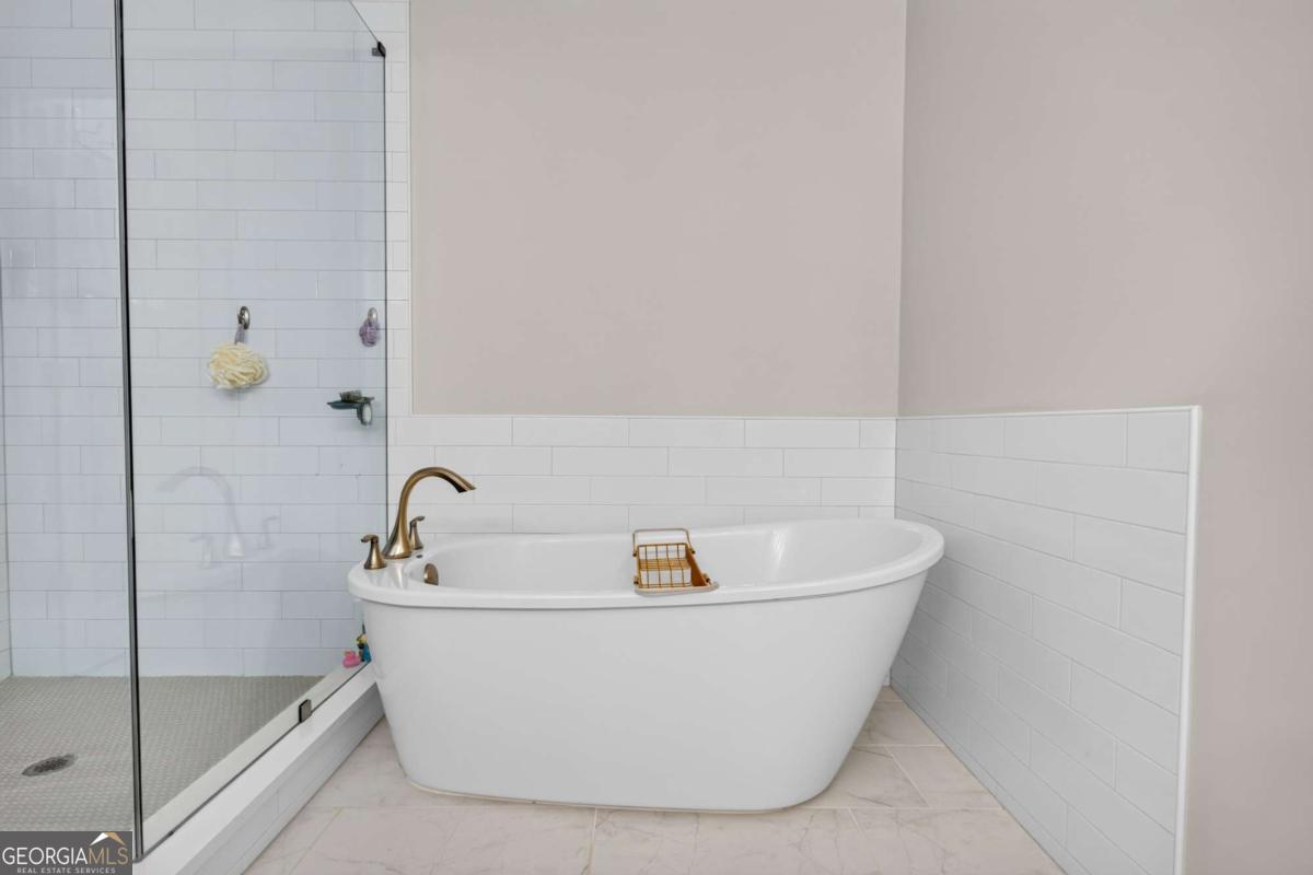 945 Kenway Avenue Property Photo 39