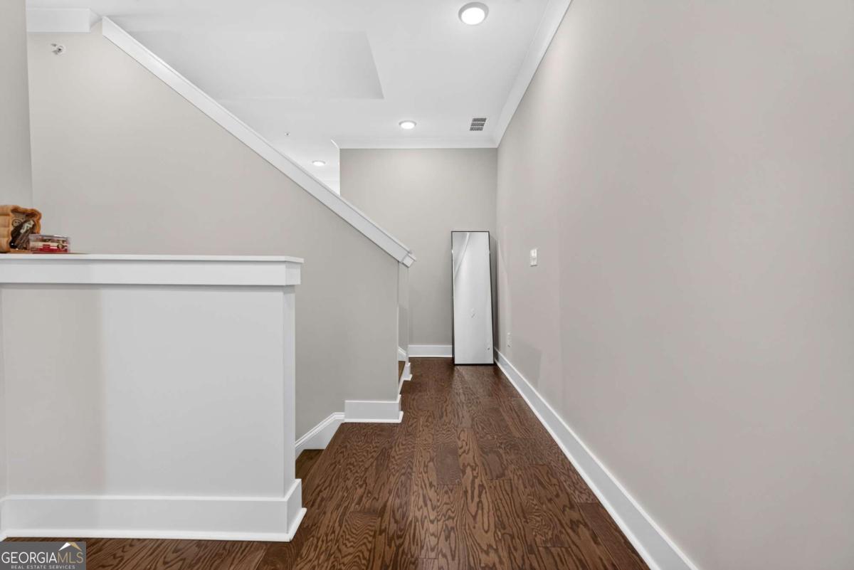 945 Kenway Avenue Property Photo 42