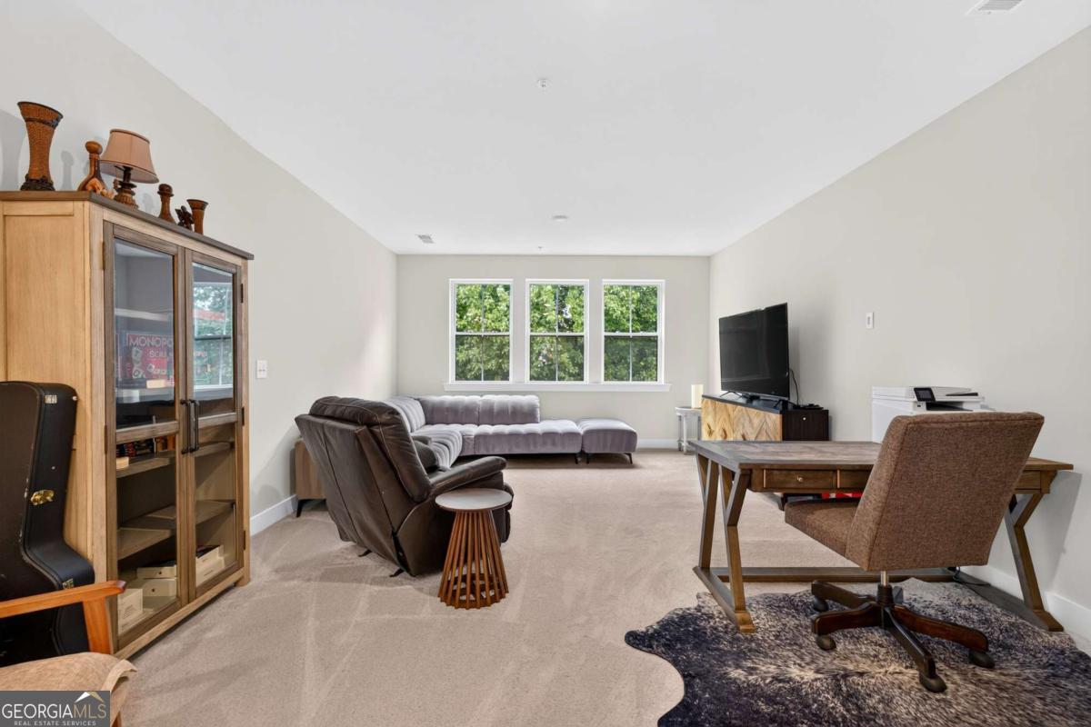 945 Kenway Avenue Property Photo 43