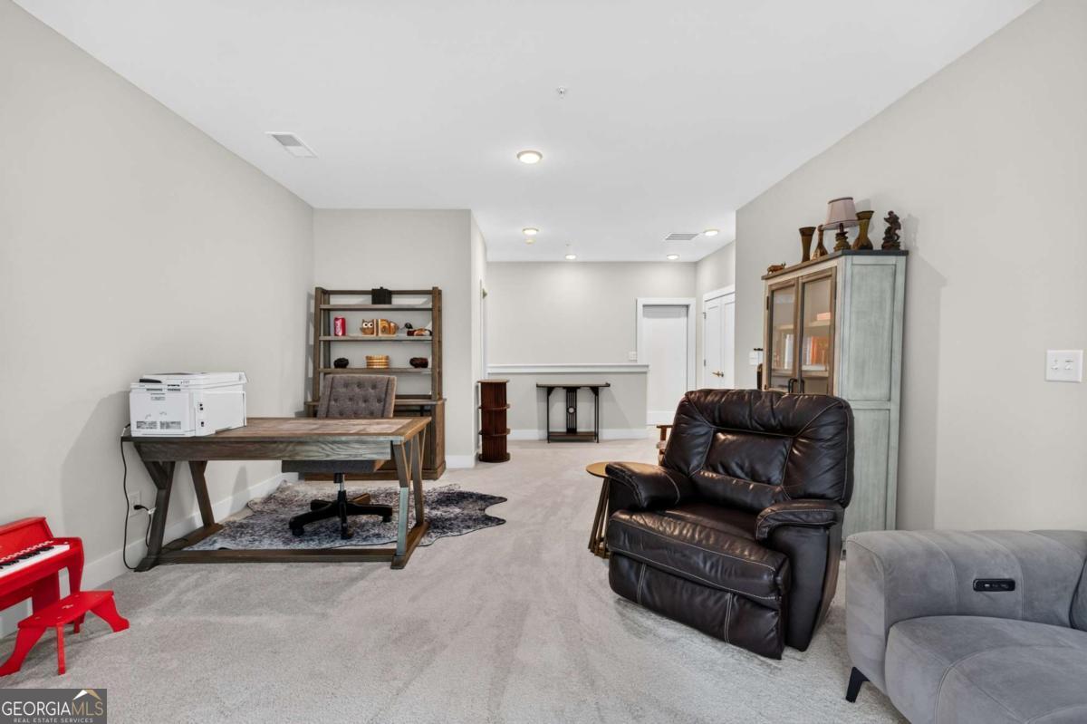 945 Kenway Avenue Property Photo 44