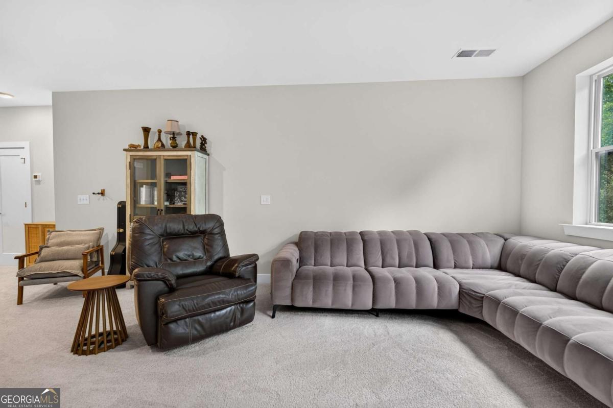945 Kenway Avenue Property Photo 45