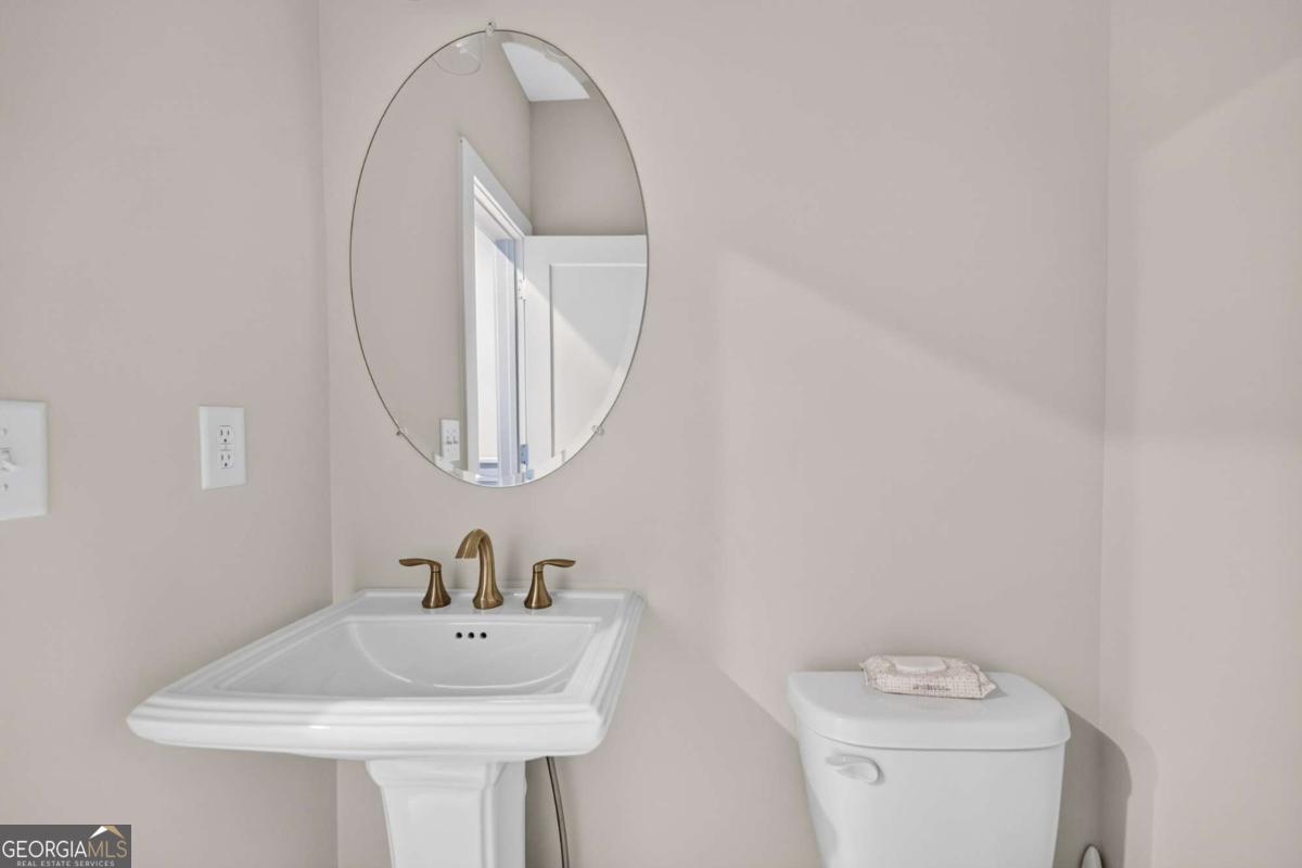 945 Kenway Avenue Property Photo 47