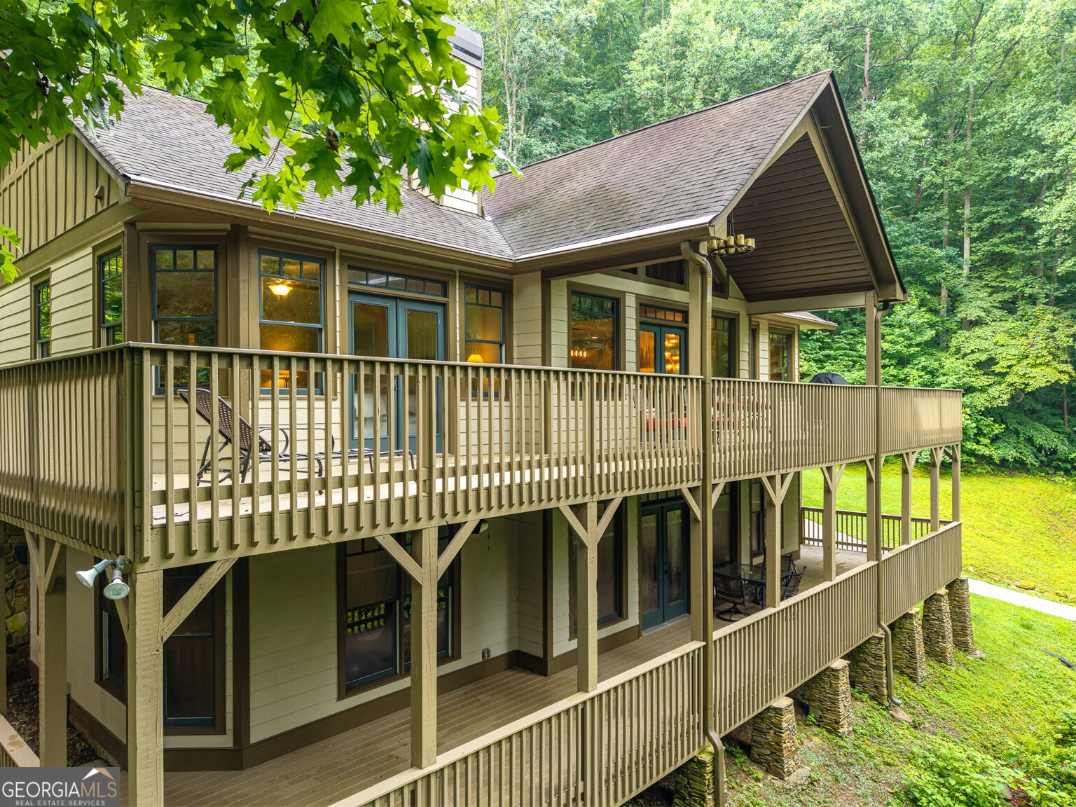 1117 Rambling Road Property Photo 1