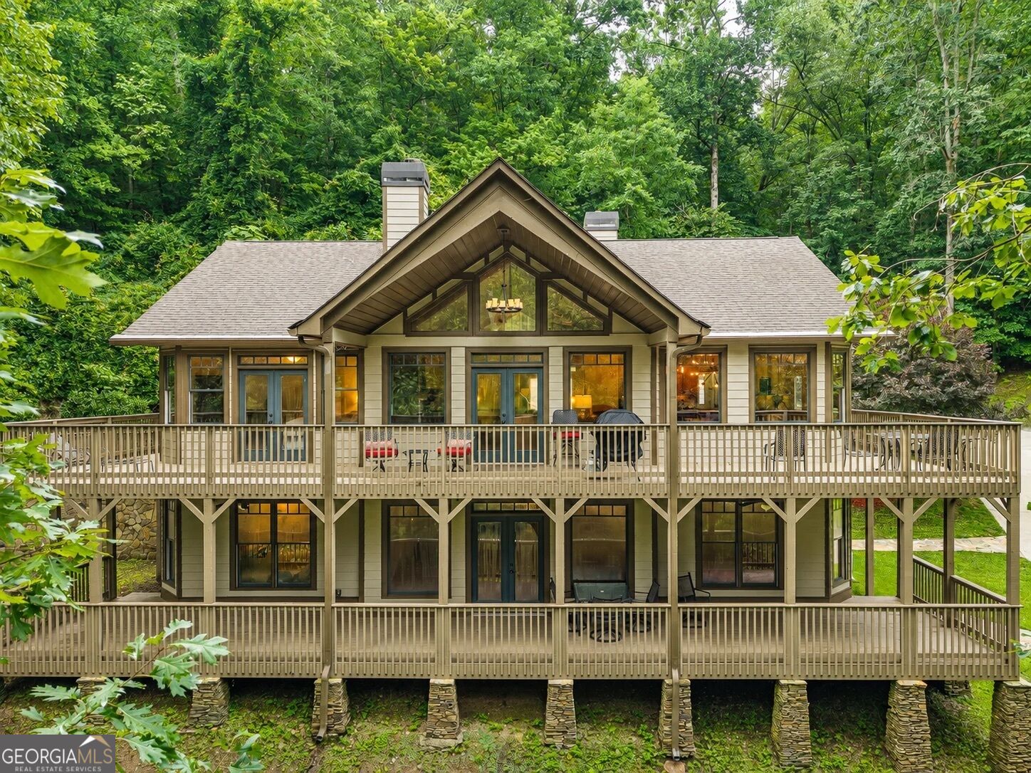 1117 Rambling Road Property Photo 3