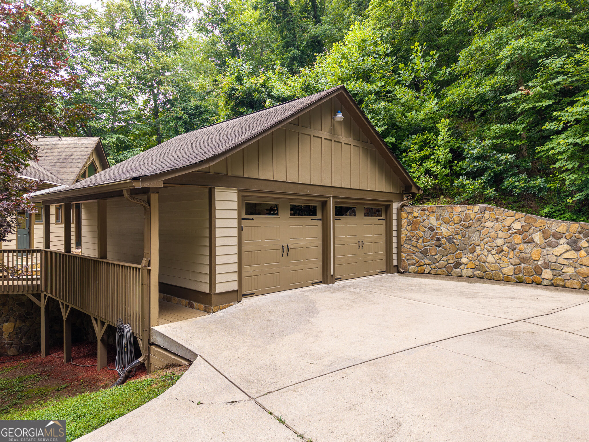1117 Rambling Road Property Photo 11