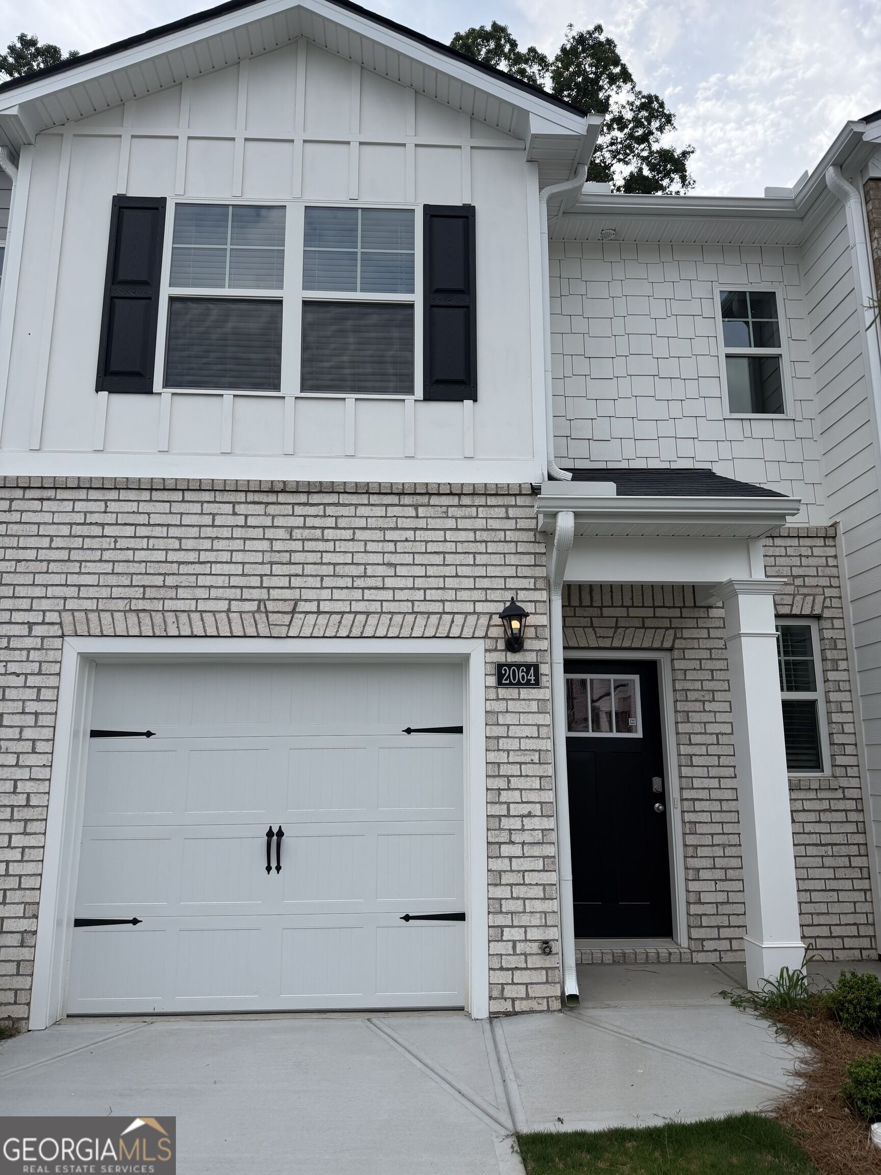 2064 Crossing Road Property Photo 1