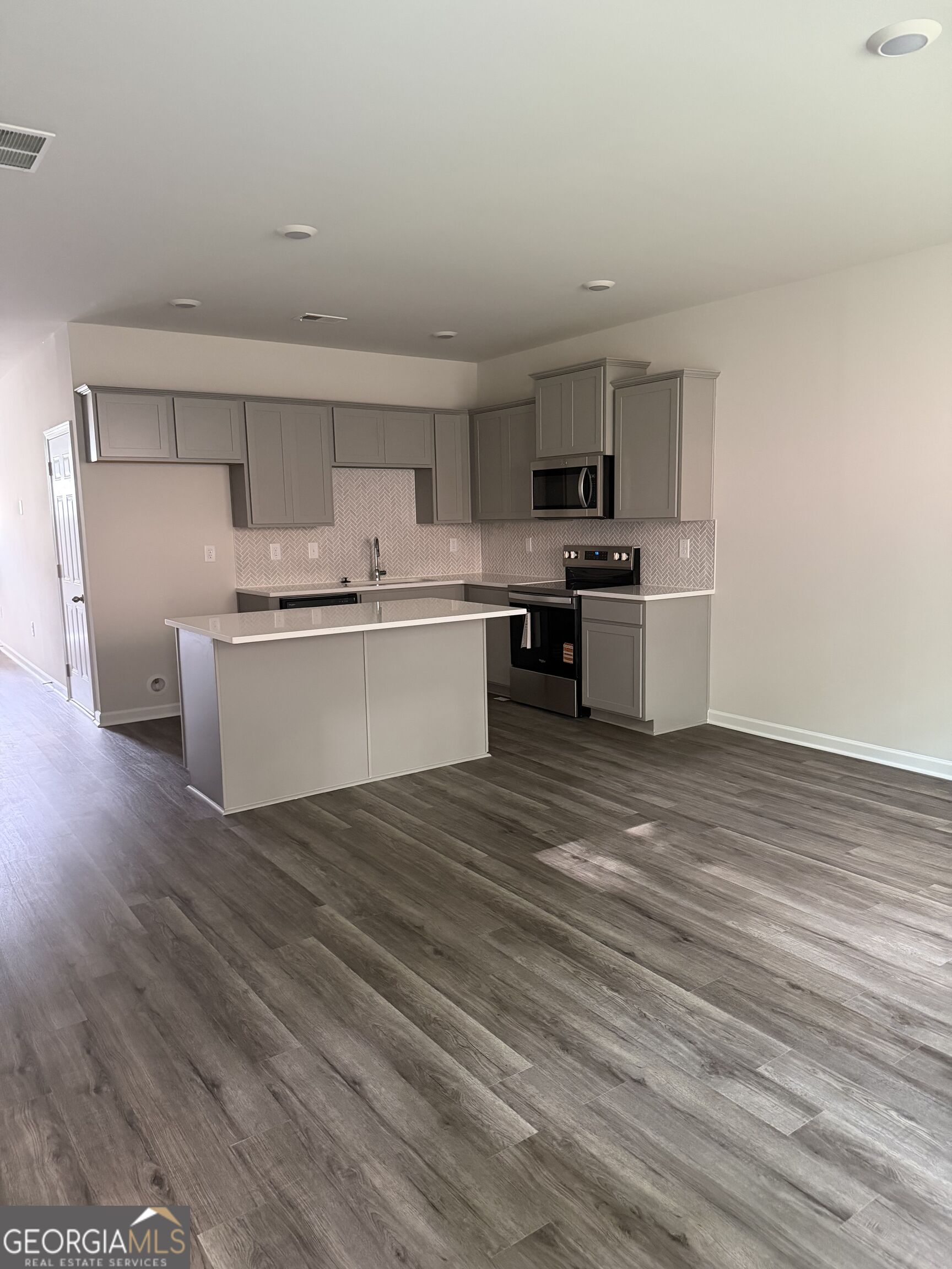 2064 Crossing Road Property Photo 2