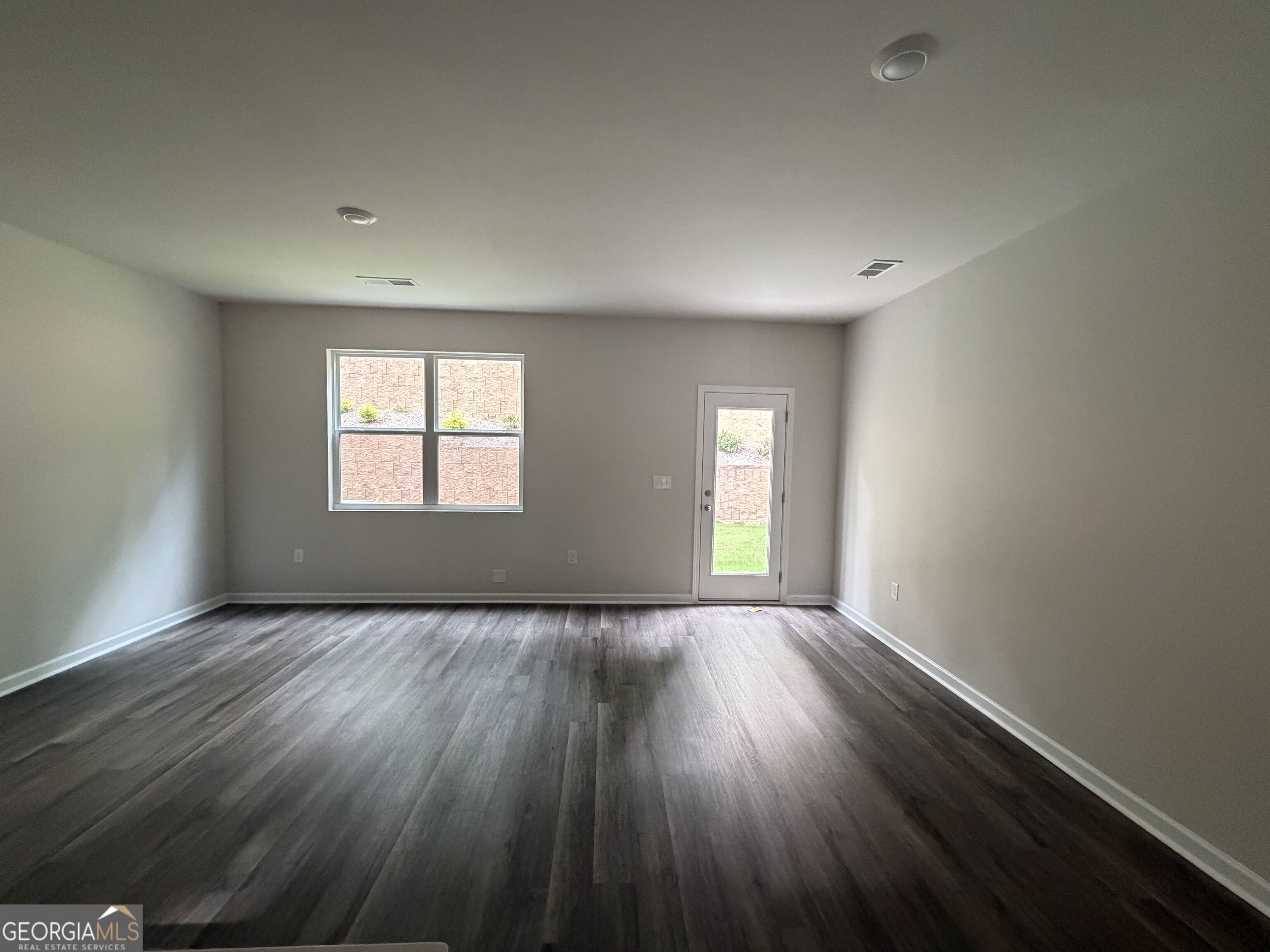 2064 Crossing Road Property Photo 3