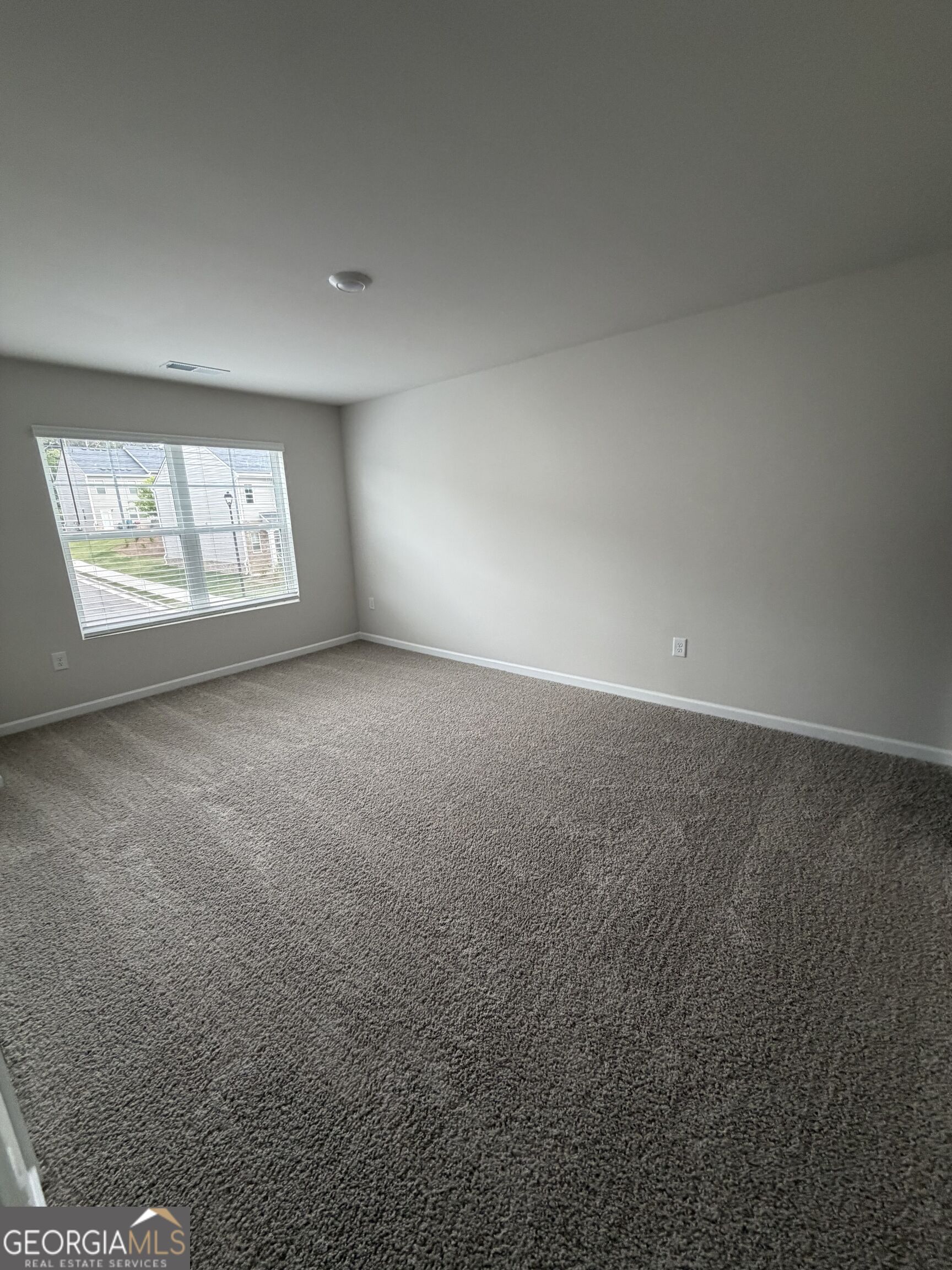 2064 Crossing Road Property Photo 4