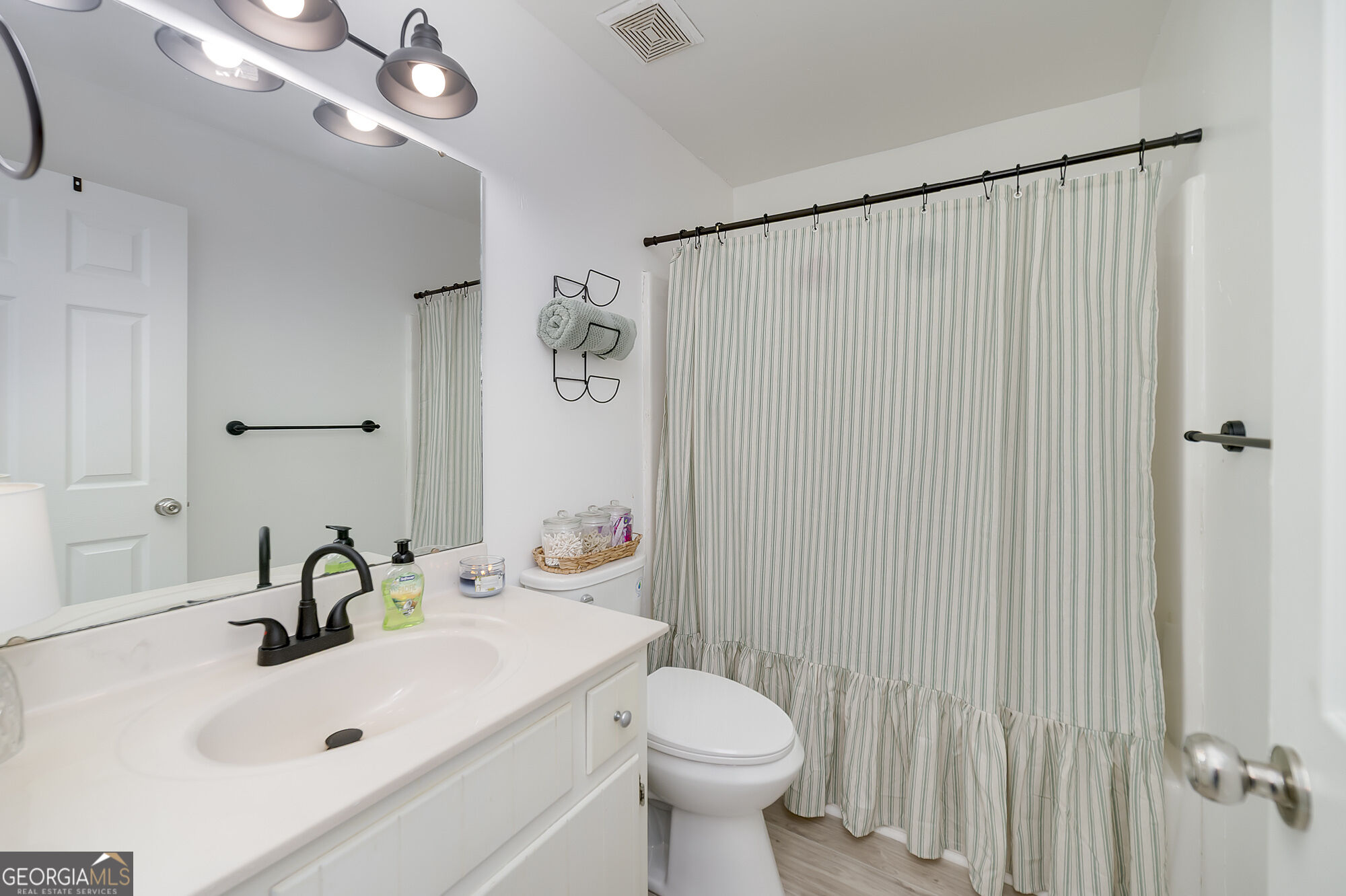 80 Franklin Road Property Photo 11