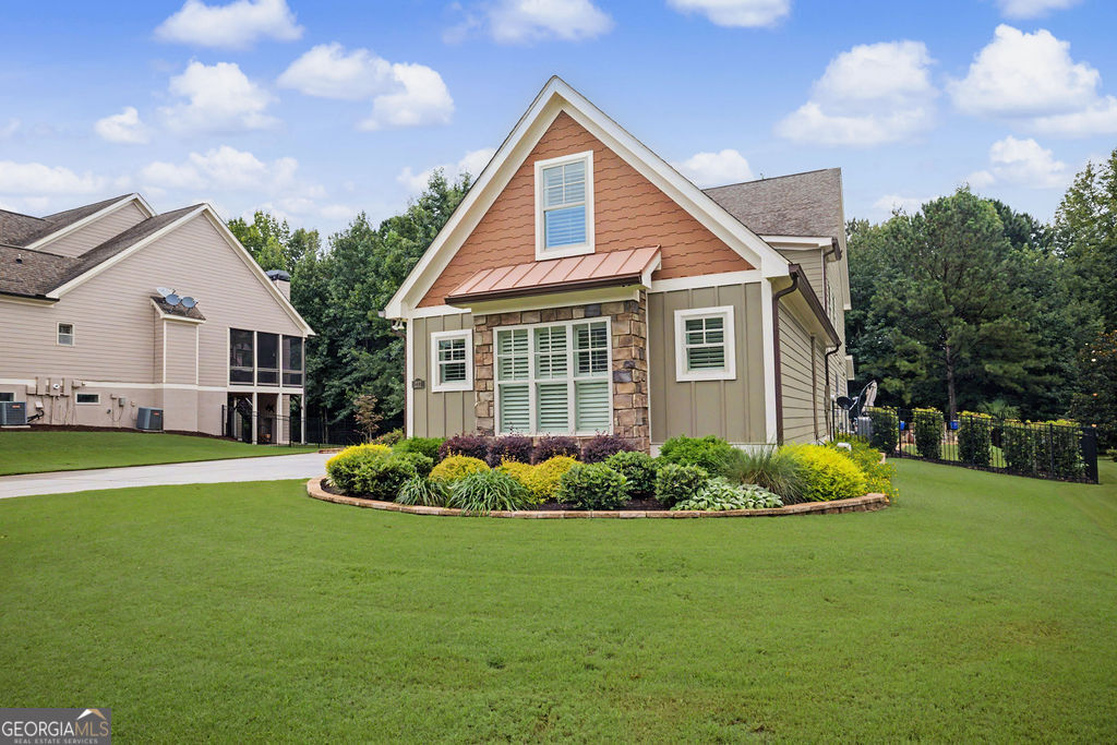 217 Gates Entry Property Photo 4