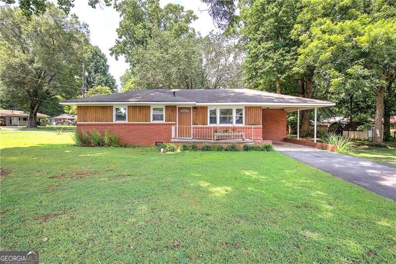 7 West Drive Property Photo 1