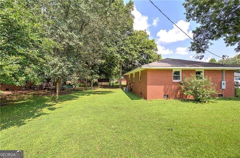 7 West Drive Property Photo 3