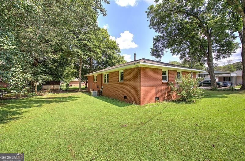 7 West Drive Property Photo 4