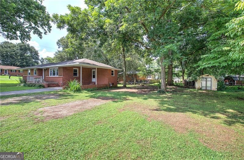 7 West Drive Property Photo 6