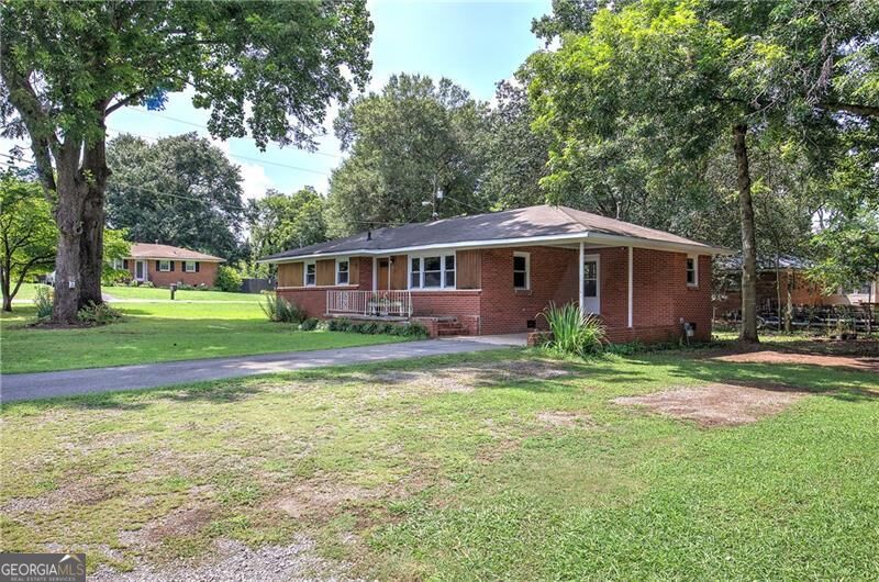 7 West Drive Property Photo 11