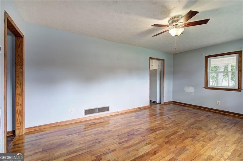 7 West Drive Property Photo 14