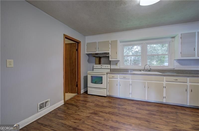 7 West Drive Property Photo 18