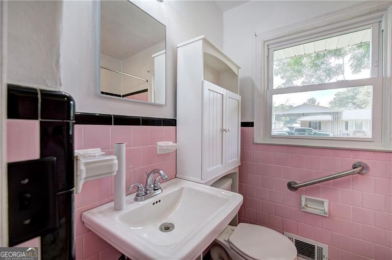 7 West Drive Property Photo 31