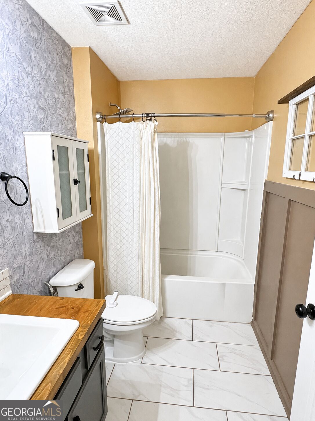 204 Hayworth Court Property Photo 7