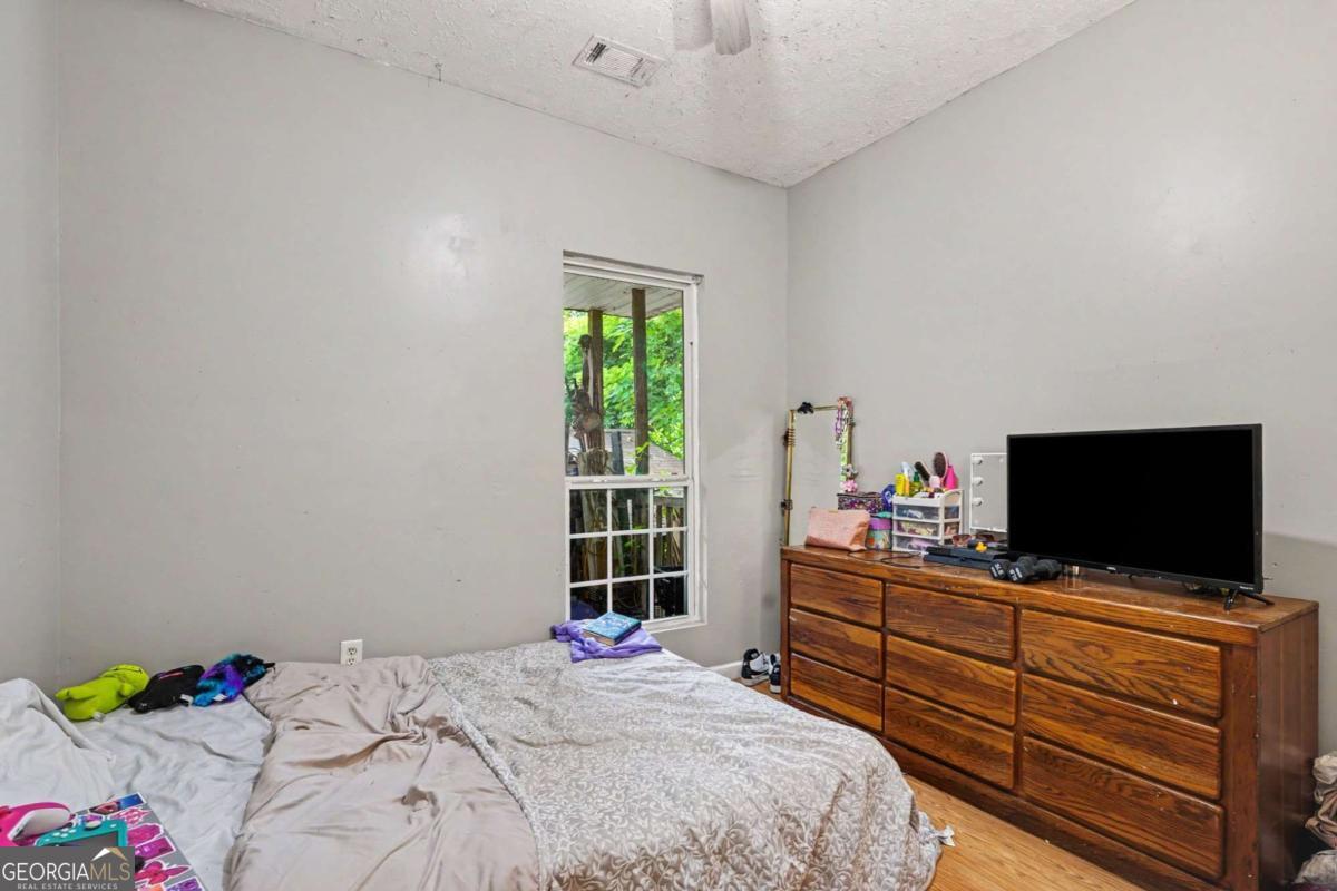 319 W Broadway Street Property Photo 14
