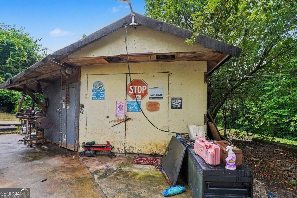 319 W Broadway Street Property Photo 25