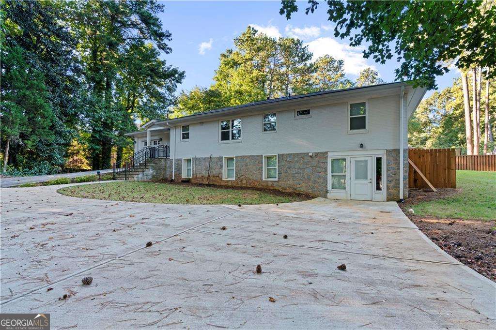 1841 Gainsborough Drive Property Photo 1
