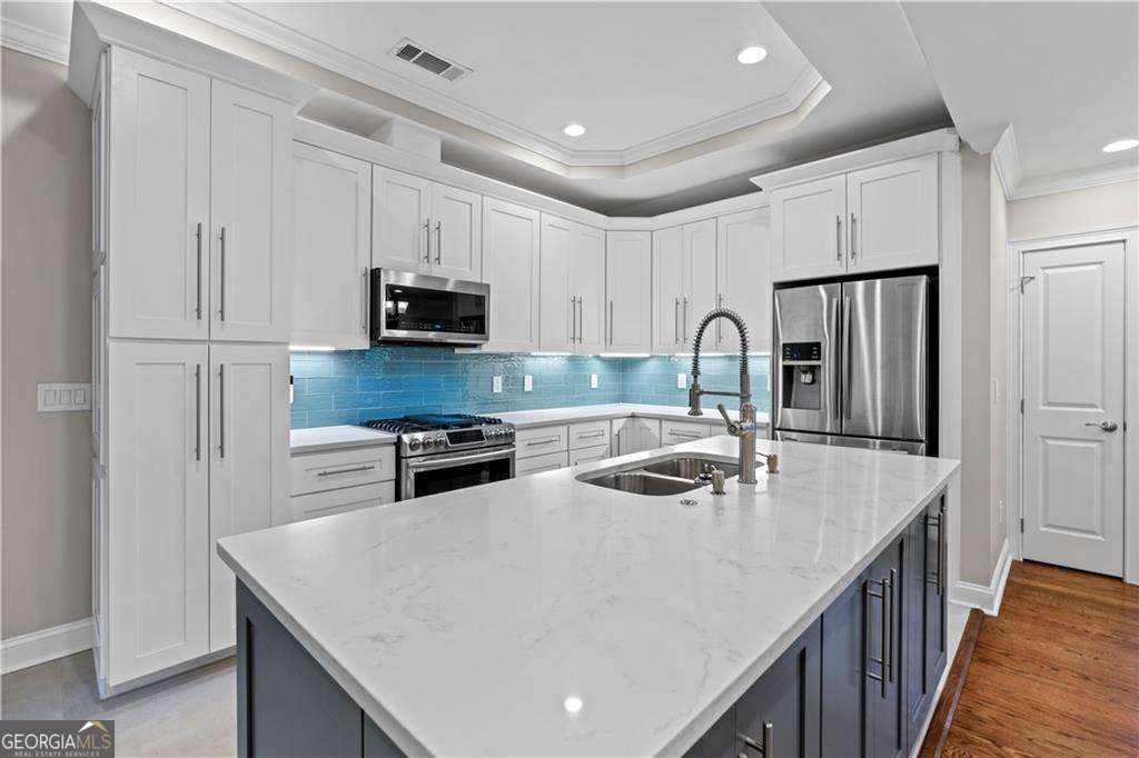 1841 Gainsborough Drive Property Photo 6