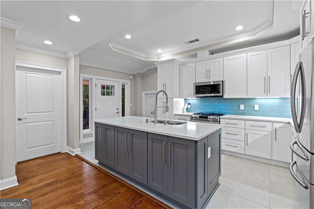 1841 Gainsborough Drive Property Photo 8