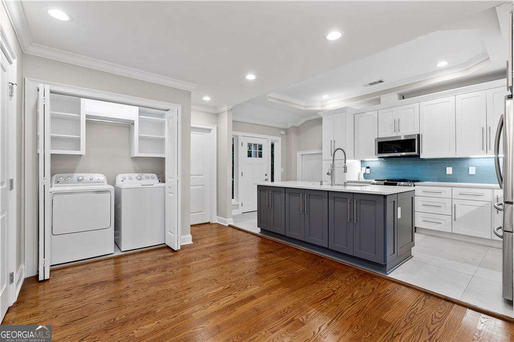 1841 Gainsborough Drive Property Photo 10