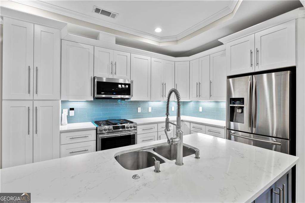 1841 Gainsborough Drive Property Photo 11