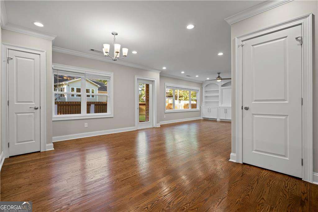 1841 Gainsborough Drive Property Photo 12