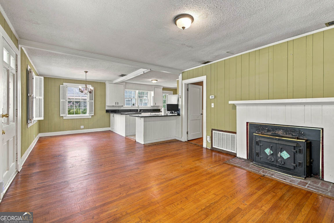 1222 Pine Avenue Property Photo 4