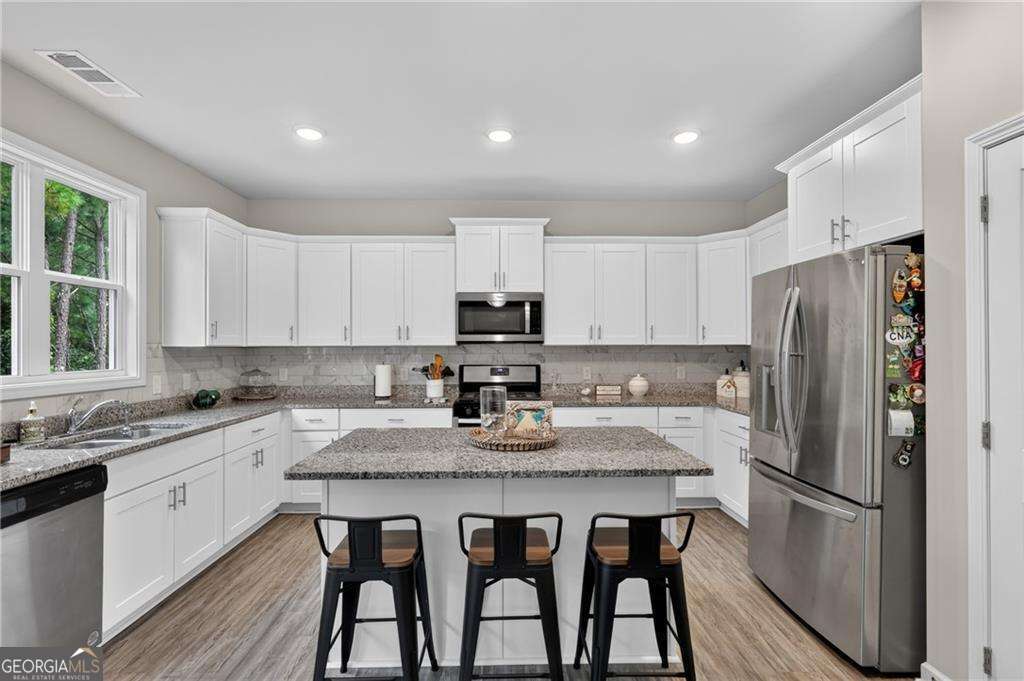 415 Creekstone Drive Property Photo 10