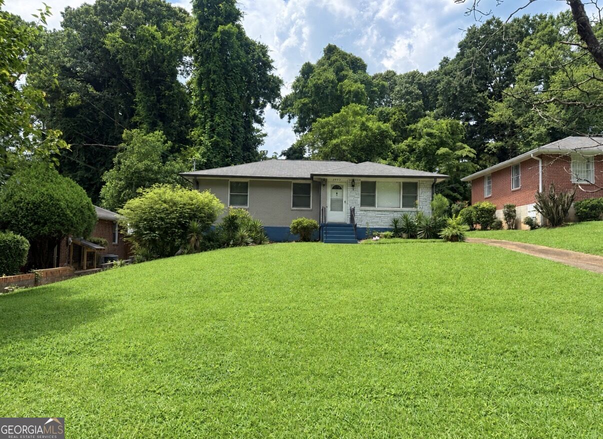 1973 W Lakeside Drive Property Photo 1