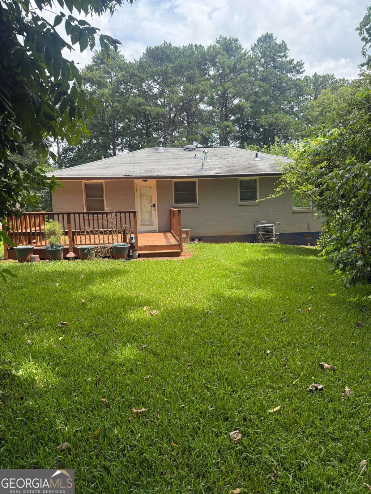 1973 W Lakeside Drive Property Photo 2