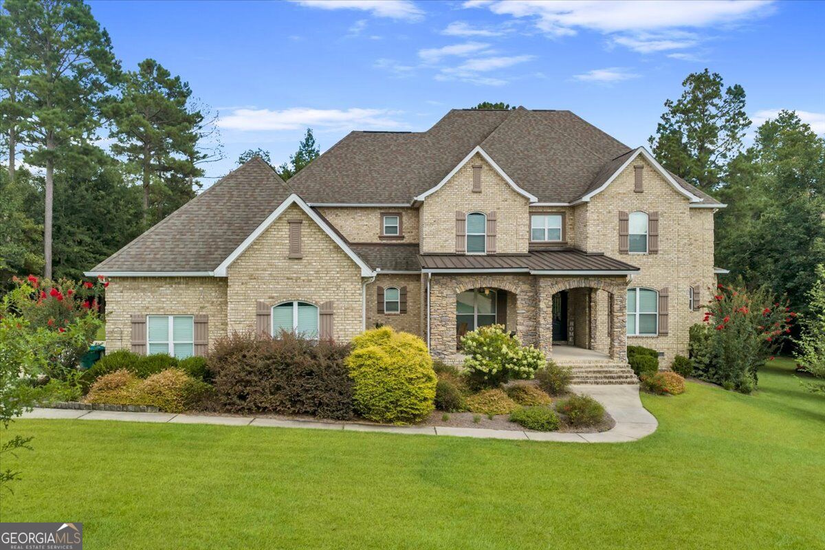 223 Yale Circle Property Photo 2