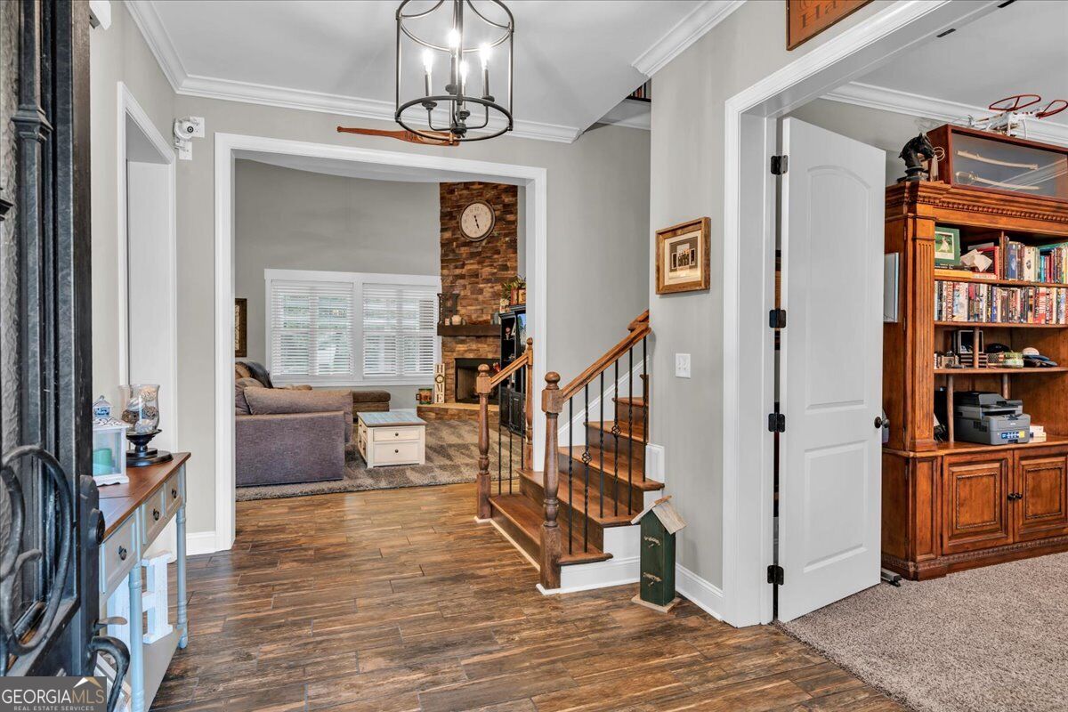 223 Yale Circle Property Photo 4