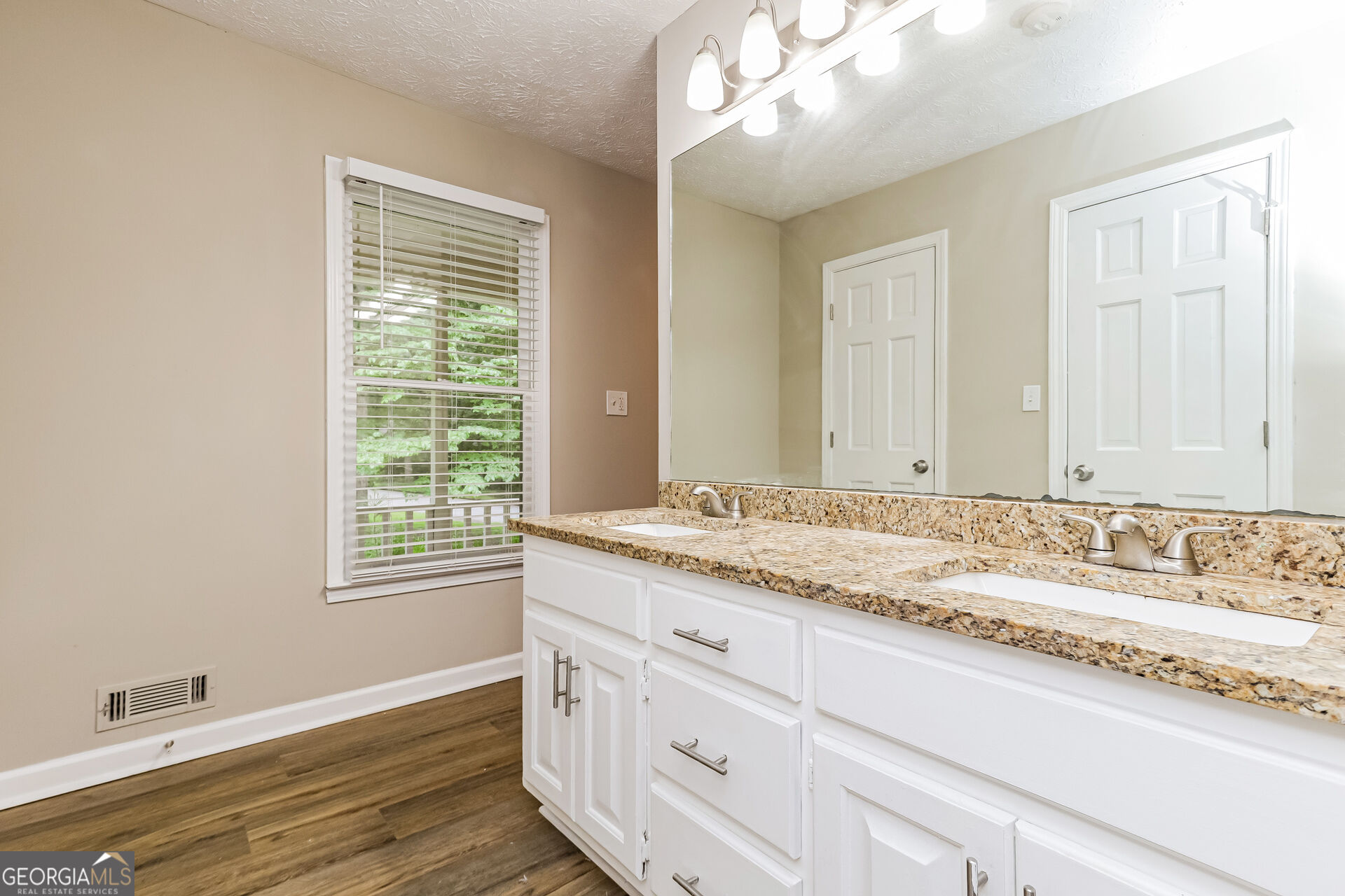 8183 Silver Oaks Court Property Photo 12